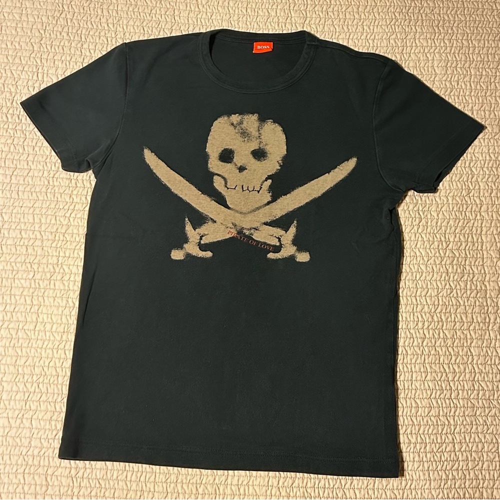 Rare Y2K Vintage Hugo Boss “PIRATE OF LOVE” Skull T Black Medium
